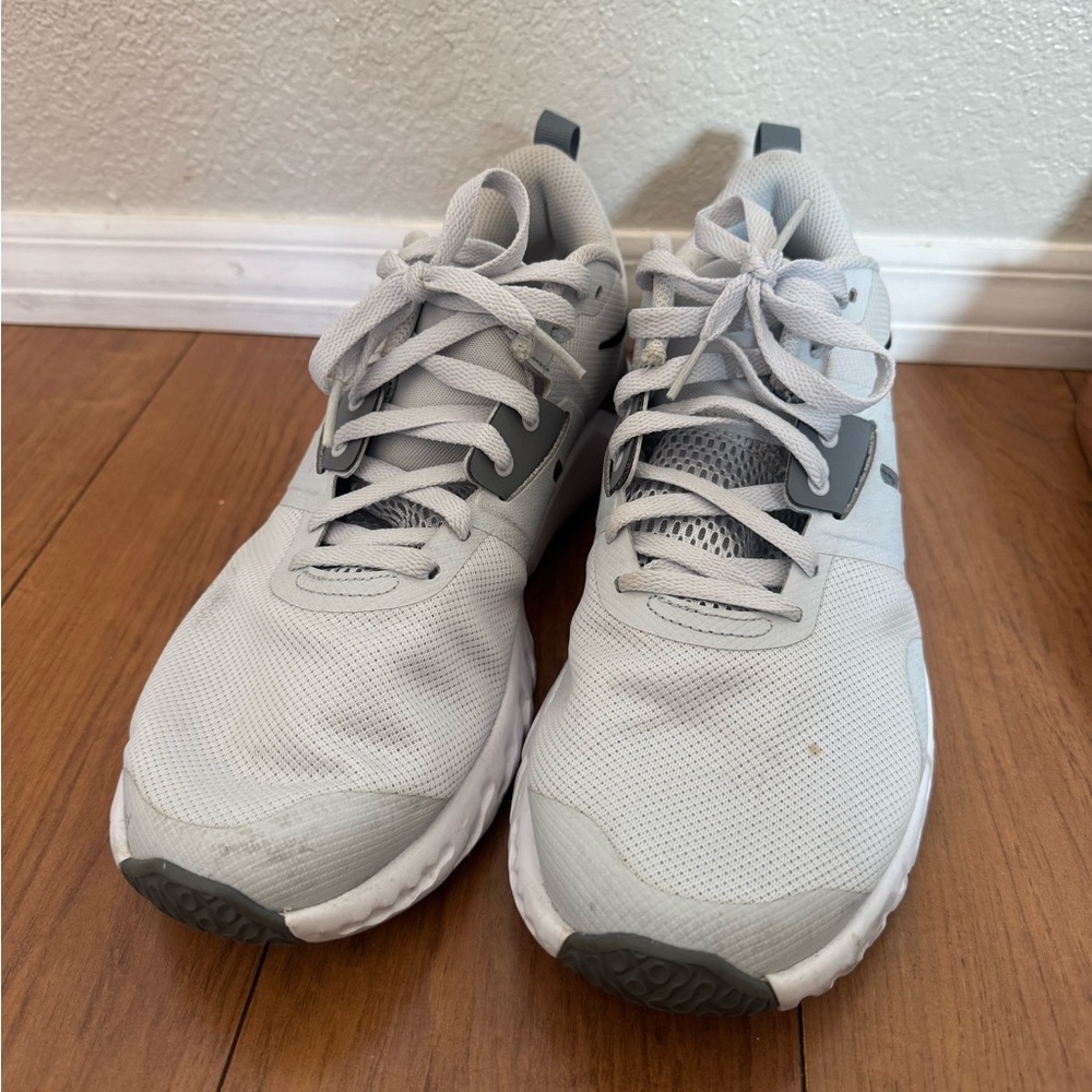 Men’s Nike shoes